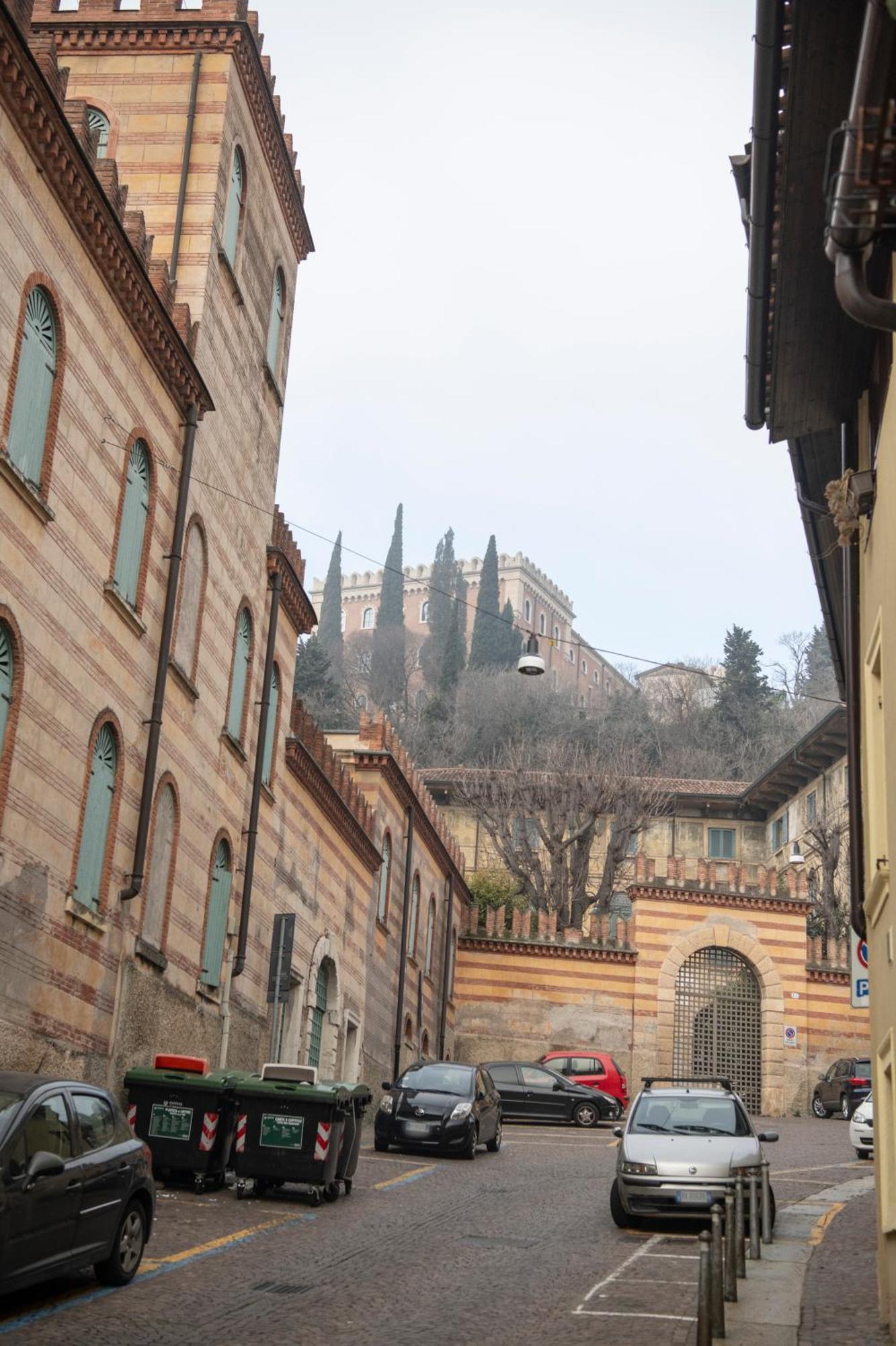 Ai Piedi Del Castello / 4Pl / Apt. Full Verona Eksteriør bilde