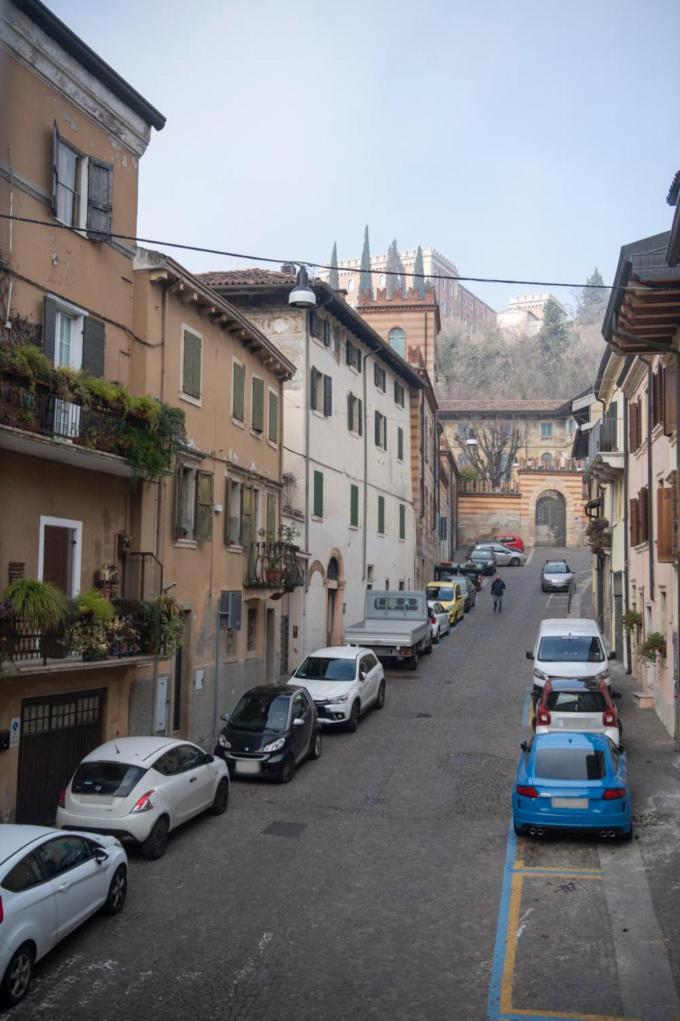 Ai Piedi Del Castello / 4Pl / Apt. Full Verona Eksteriør bilde