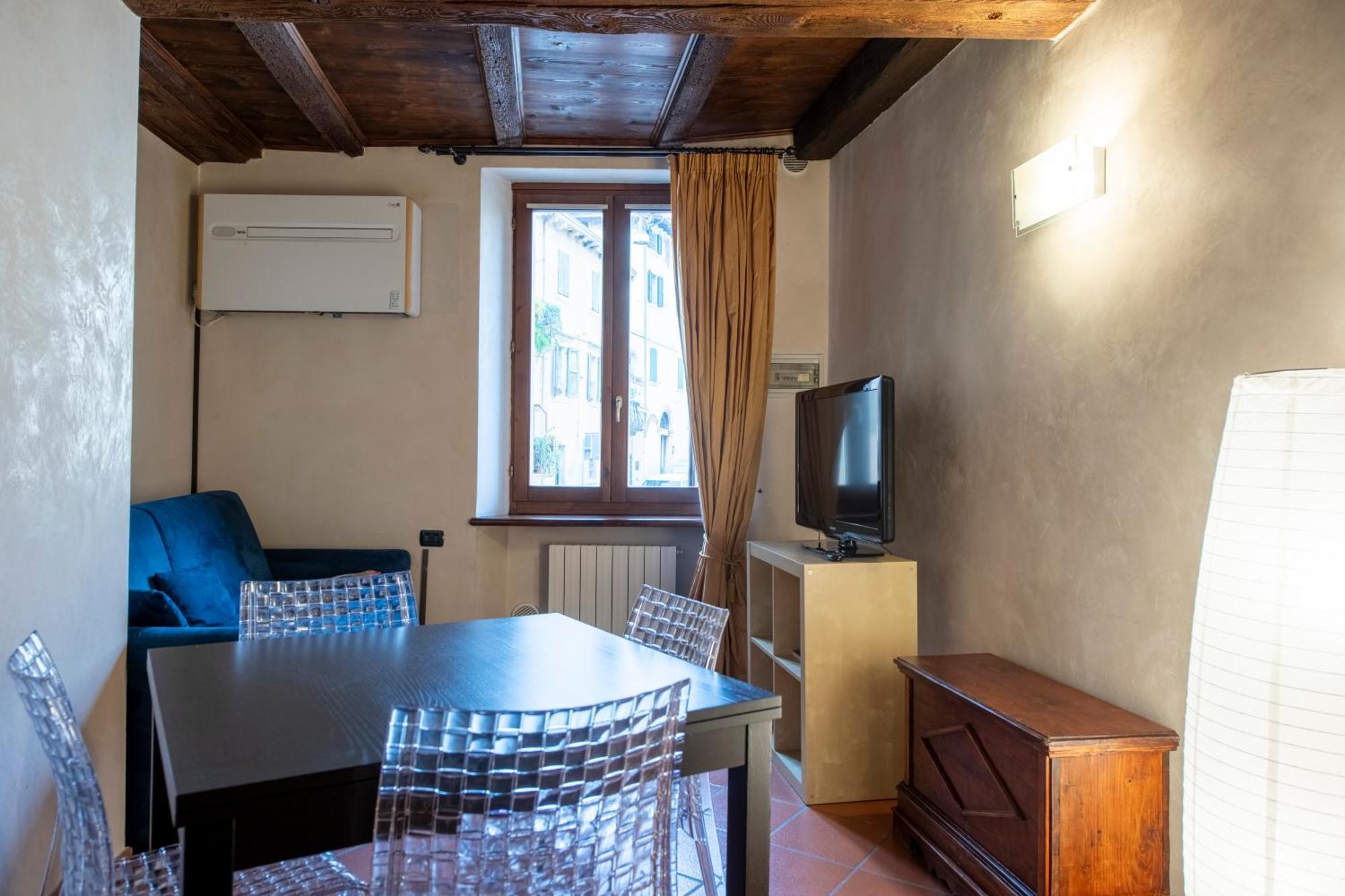Ai Piedi Del Castello / 4Pl / Apt. Full Verona Eksteriør bilde